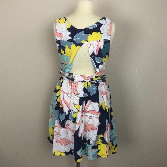 Charlotte Russe Sleeveless Floral Mini Dress Large - Picture 3 of 7
